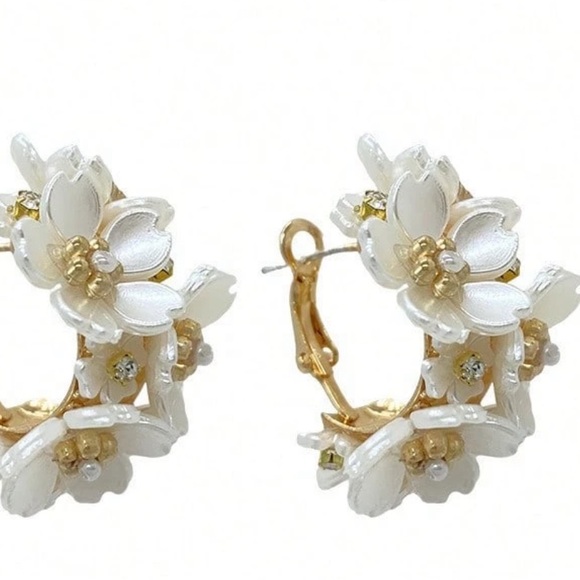 Chic Floral Gold and White Earrings - Picture 6 of 7